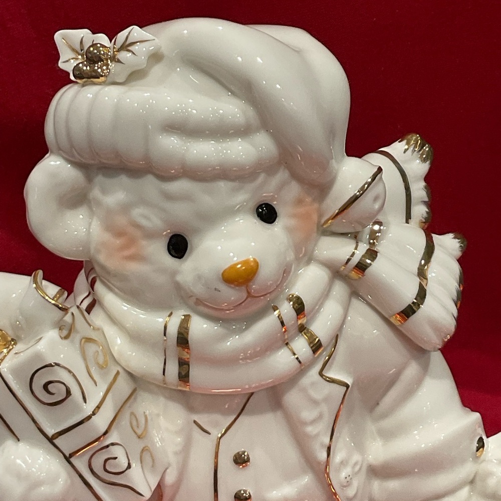 BP-O’WELL PORCELAIN WHITE/GOLD TRIM HOLIDAY BEAR FIGURINE 10 IN. TALL
